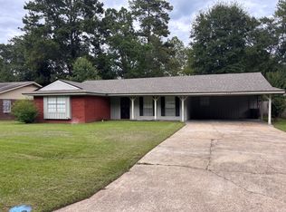 714 Monterrey Ln, Hattiesburg, MS 39402