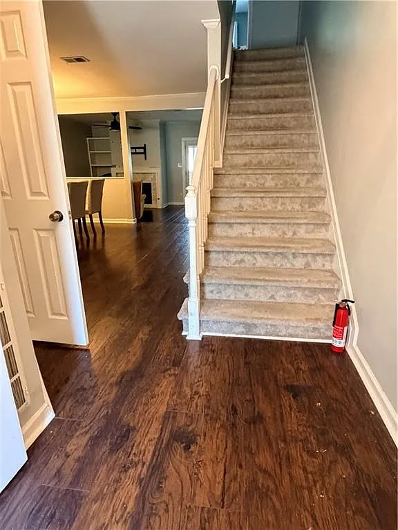 3 bed, 4.0 bath, 1585 sqft, $2,800 — Photo 2