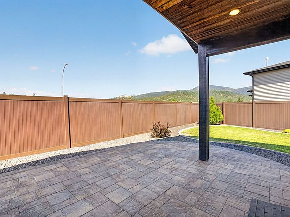 Covered and sun patio with great mountain views, no immediate rear neighbors
