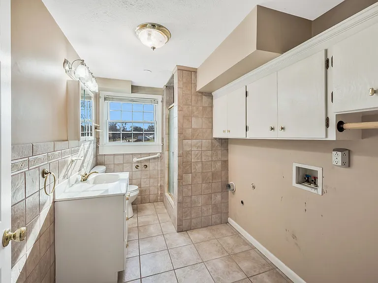 138 Roberta Dr — Photo 24