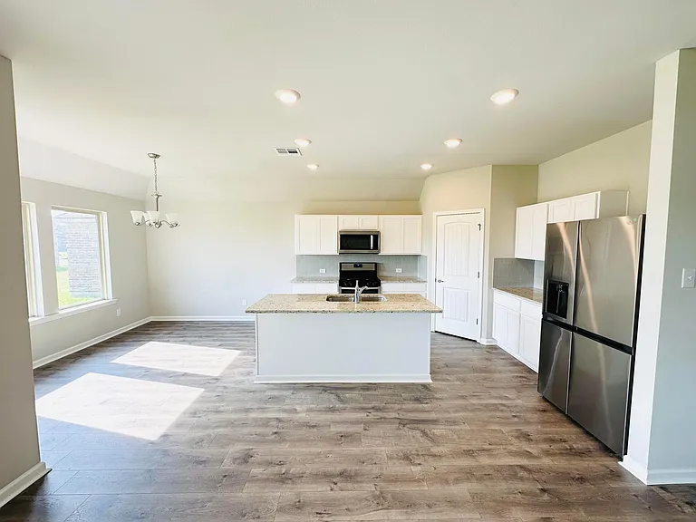 3219 Ivy Lake Dr — Photo 2