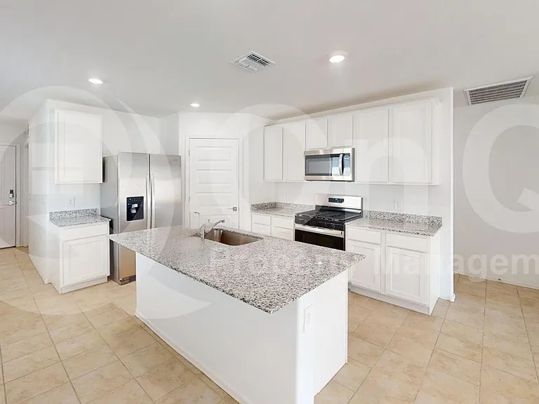 4069 E Market St — Photo 5