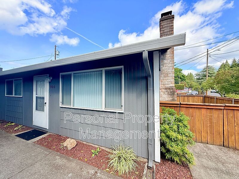 1st image of 900 Z St
