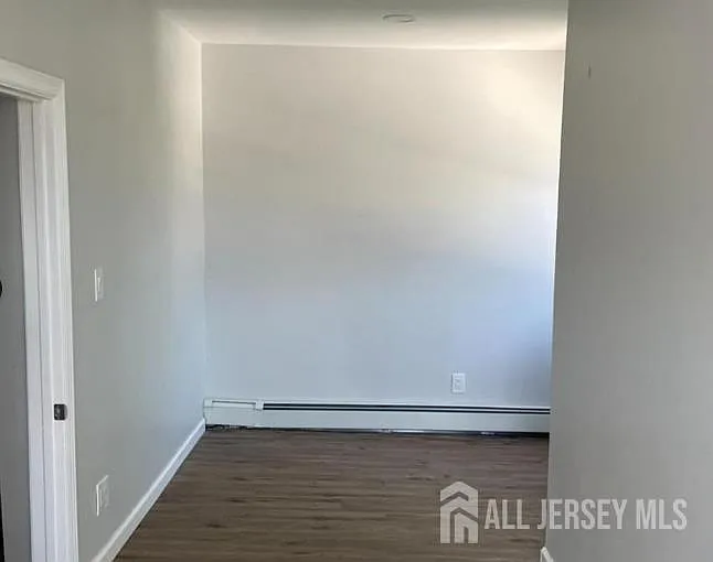 1 bed, 1.0 bath, 3002 sqft, $1,500 — Photo 2