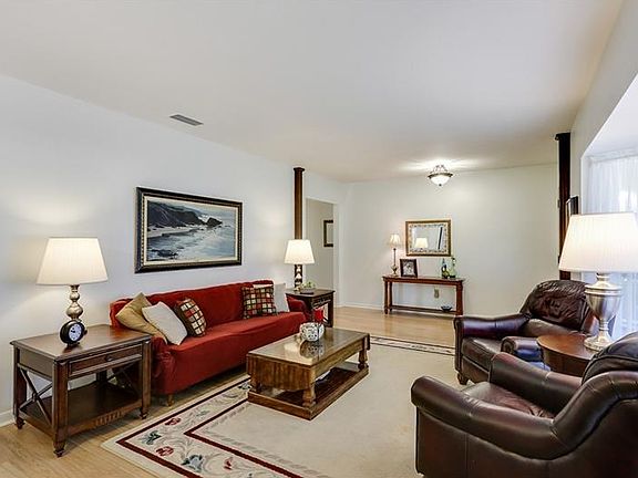 4th image of 7011 Cobblewood Ct