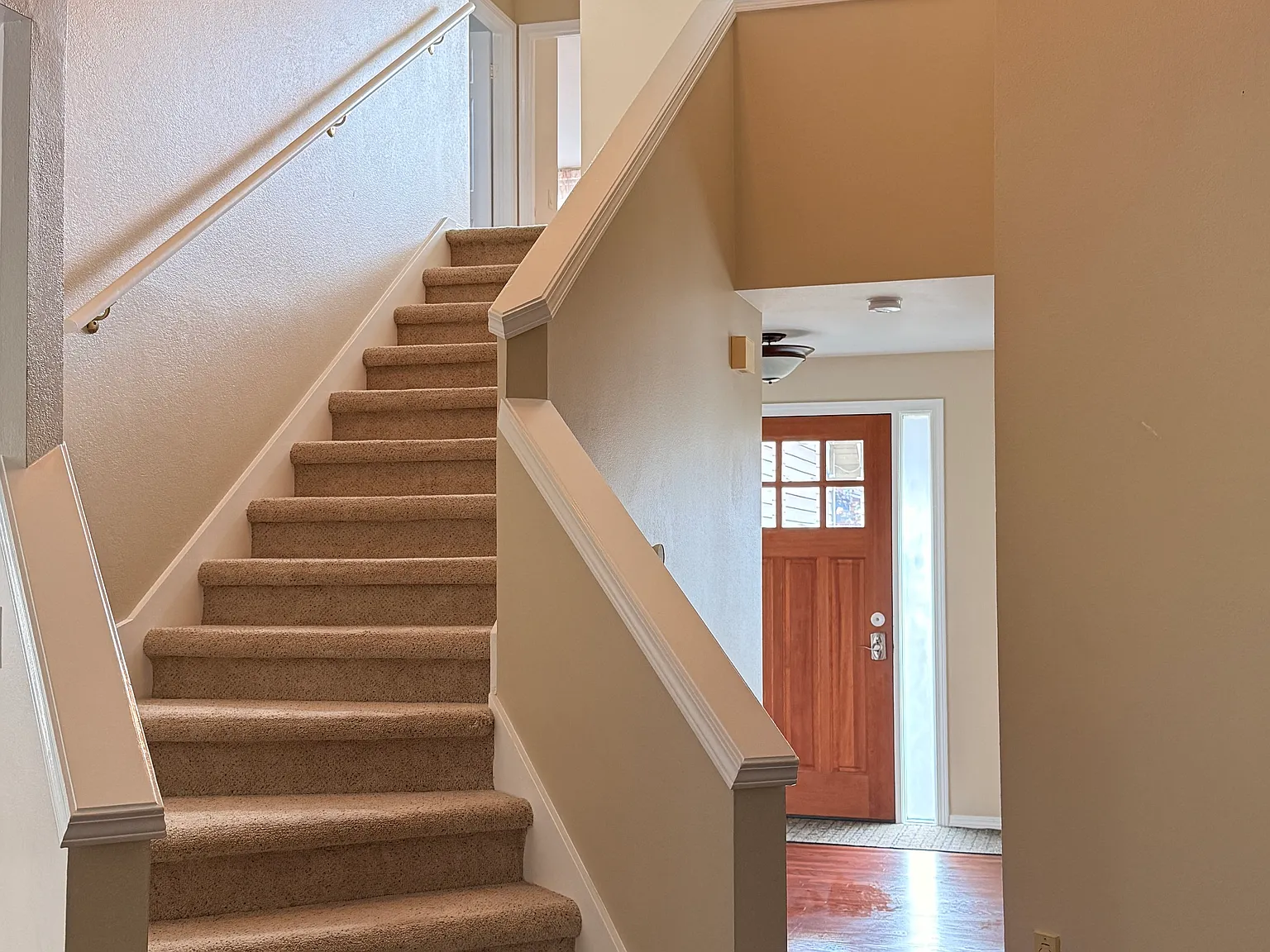 3 bed, 2.5 bath, 1860 sqft, $3,000 — Photo 2