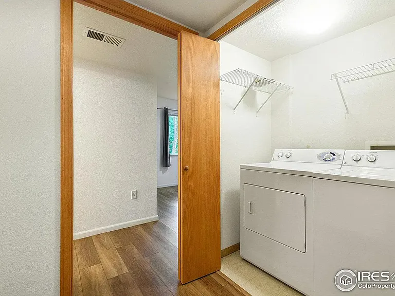 Laundry washer/dryer