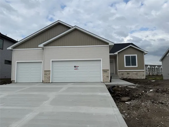 885 11th St, Waukee, IA 50263