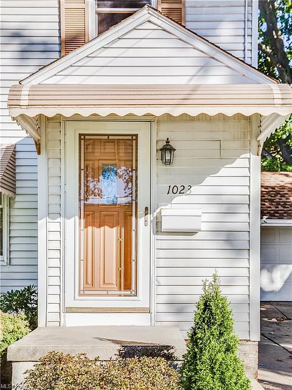 1023 Sackett Ave photo 1