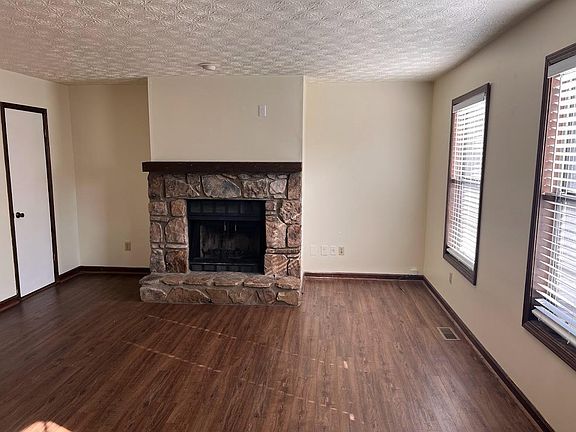 Family Room/Fireplace
