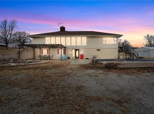 8419 S Hillside School Rd, Oak Grove, MO 64075