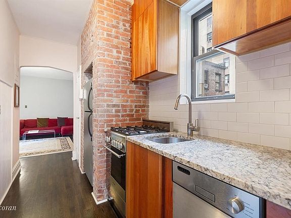 3rd image of 131 E 15th St APT 4A