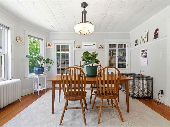 5th image of 70 Wren St
