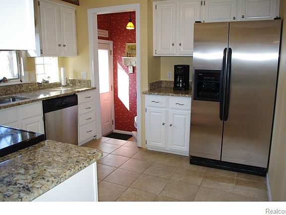 3rd image of 16193 Locherbie Ave