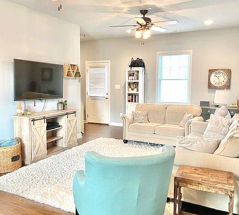 4th image of 1098 Kenya Ln