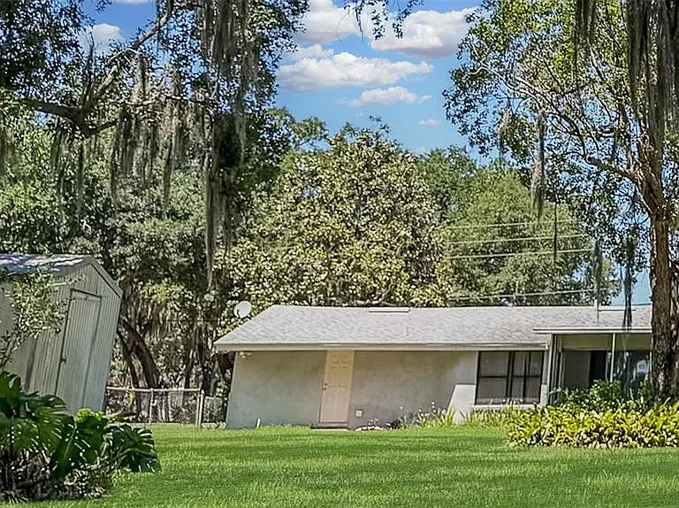 3895 Conine Dr E — Photo 13