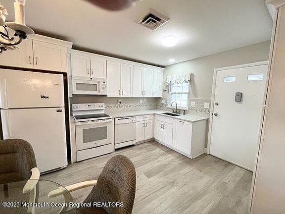 3rd image of 246A Jefferson Court