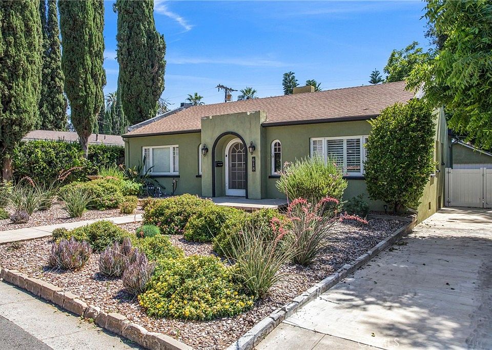 1st image of 618 Cypress Cir