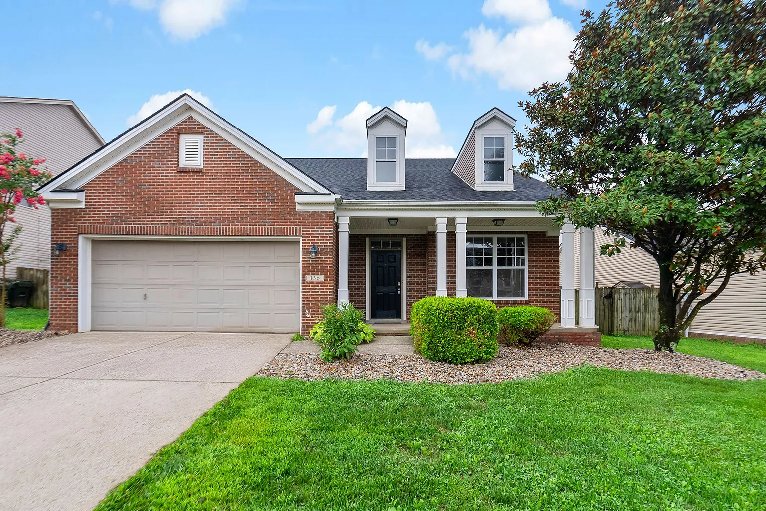 136 Whitman Way photo 1