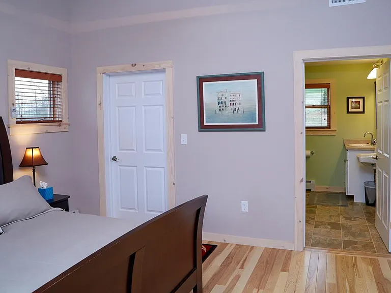 Master's in suite full bathroom with accessible sink and v