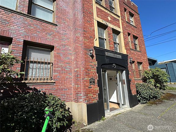 4th image of 315 12th Avenue E