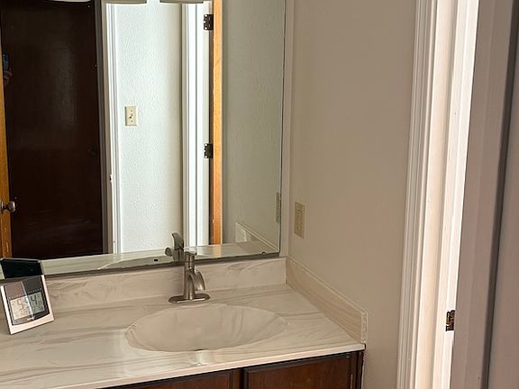 5th image of 408 Marquette Ave NE