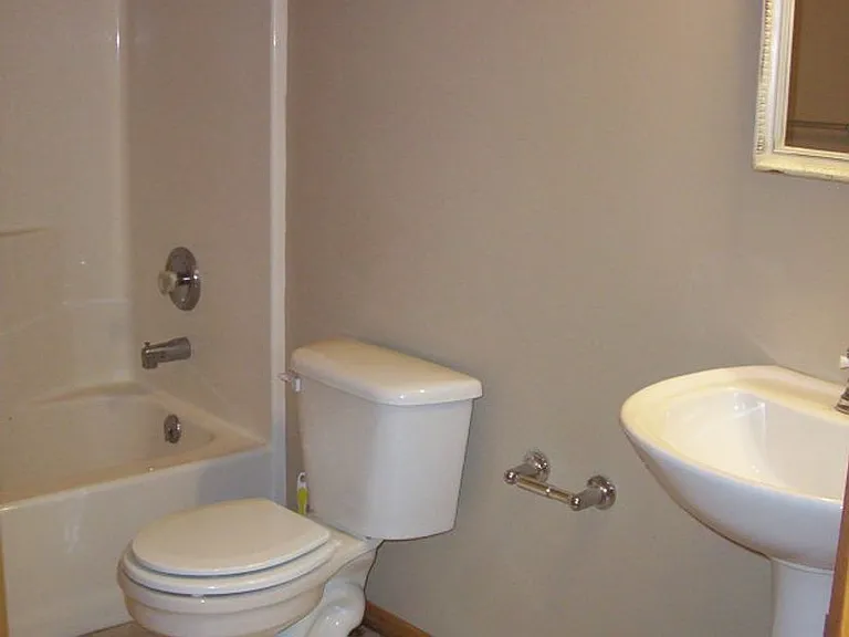 204 W Wilson St — Photo 10