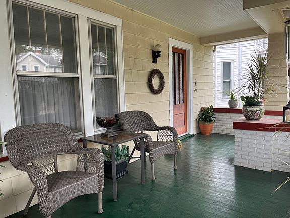 4th image of 132 Prospect St