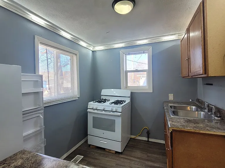 506 W 4th St #D — Photo 2