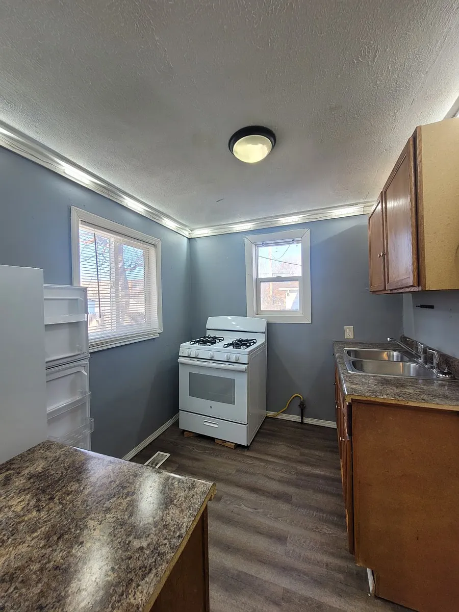 Building Photo - 506 W 4th St #D
