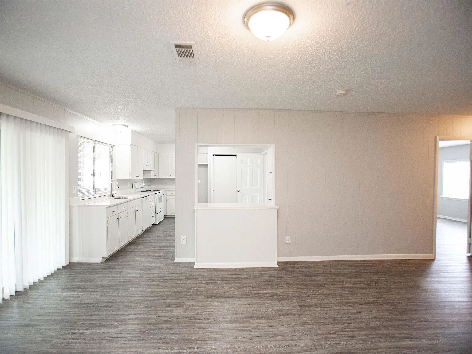 4 bed, 2.0 bath, 1578 sqft, $1,375 — Photo 3