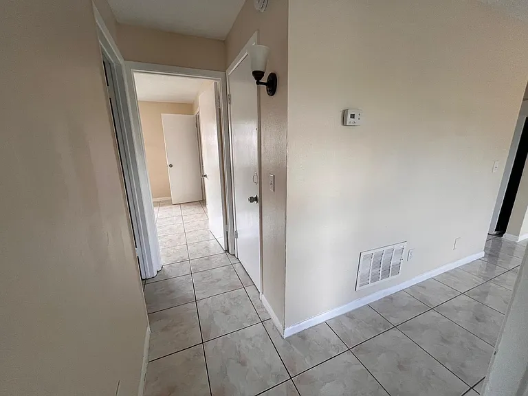 1665 W Oak Ridge Rd #C — Photo 8