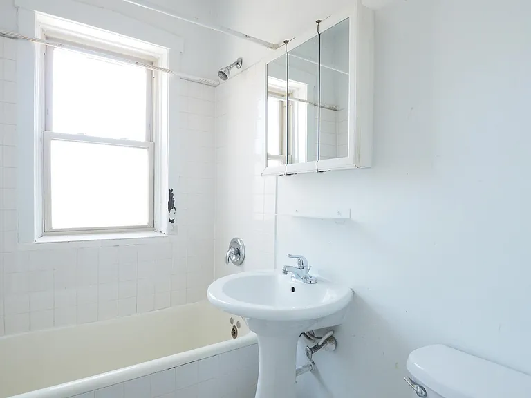 1963 W Foster Ave #1 — Photo 5