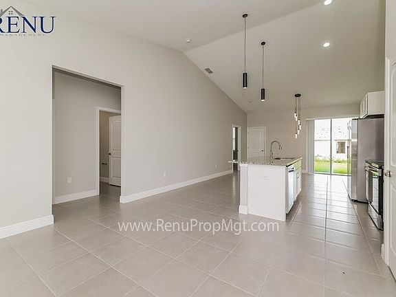 3rd image of 395 Begonia Ct