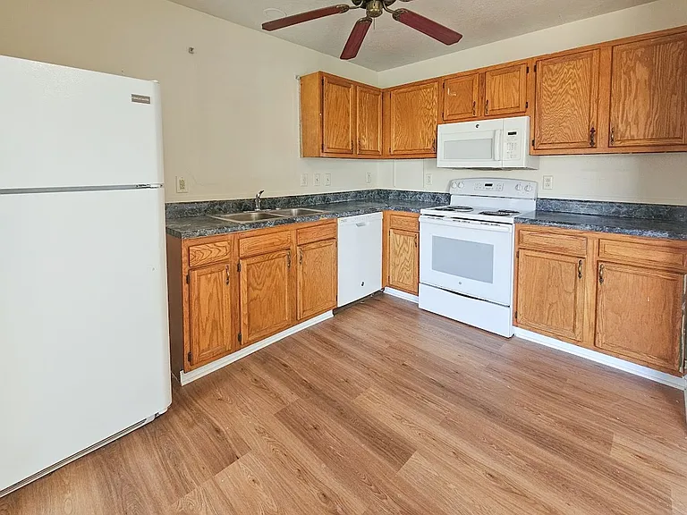 1424 Nolan Ave — Photo 9