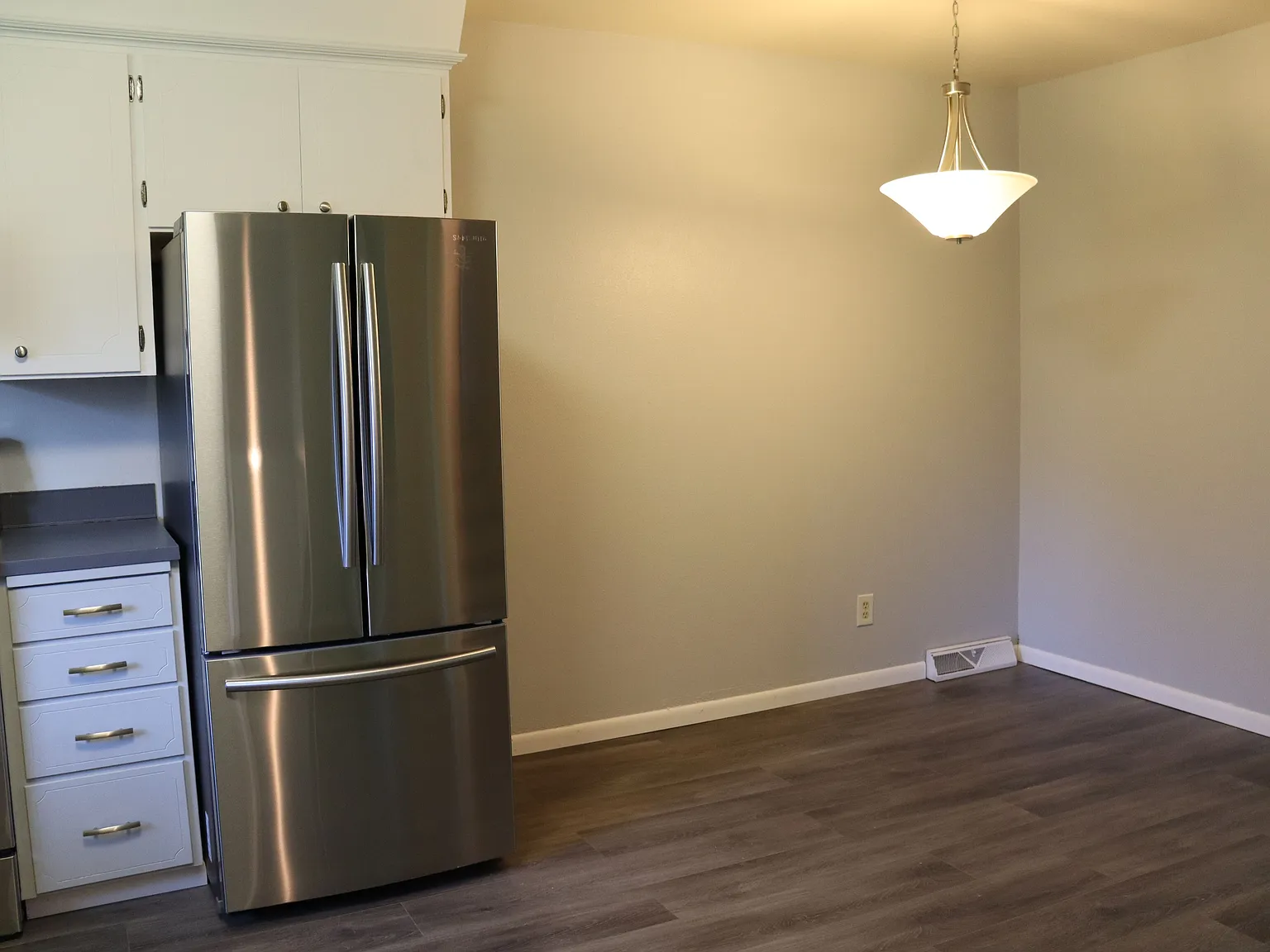3 bed, 2.0 bath, 1700 sqft, $2,090 — Photo 3