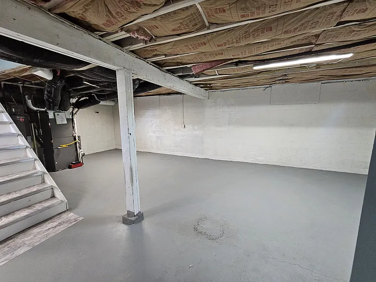 240 Adamson St — Photo 20