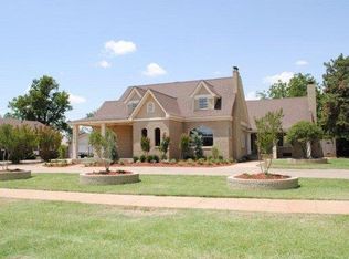 1425 N Hudson St, Altus, OK 73521