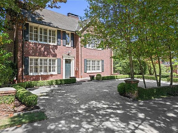 2nd image of 10 Palisades Rd NE