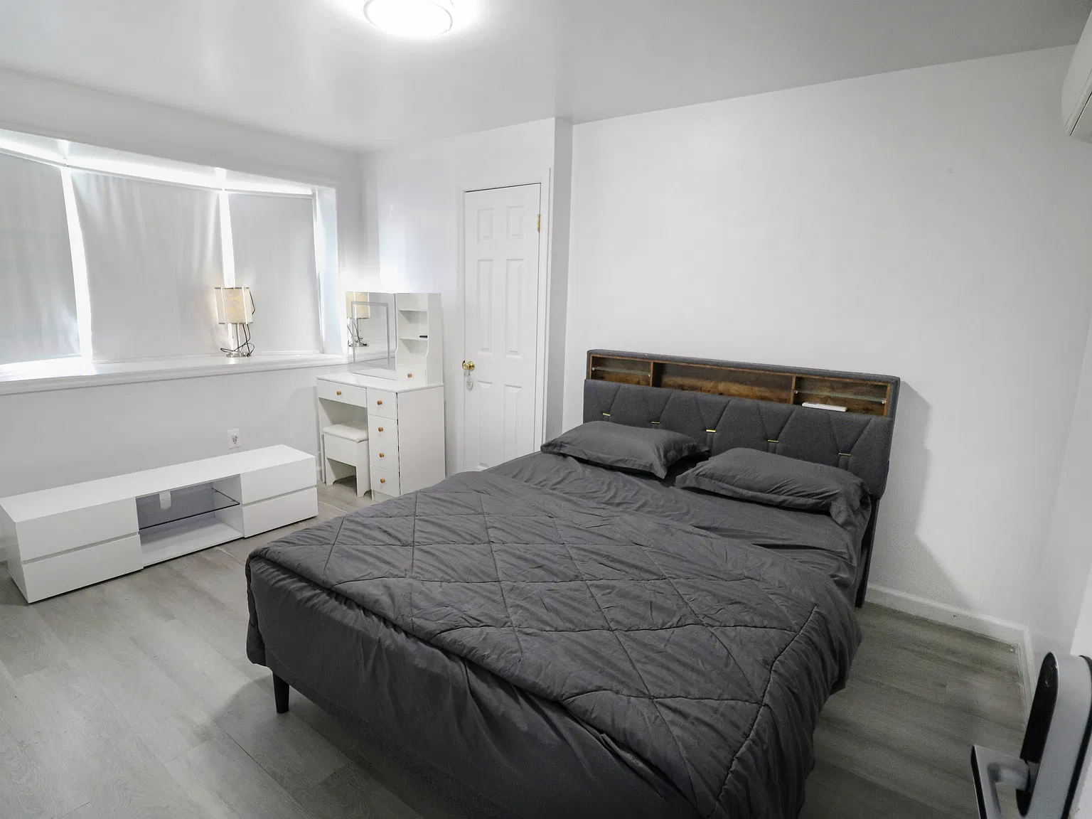3 bed, 1122 sqft, $3,280 — Photo 3