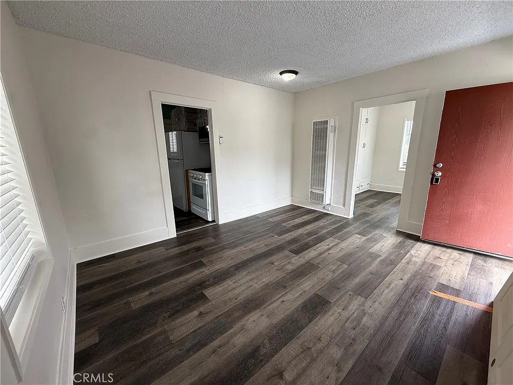 2 bed, 896 sqft, $3,950 — Photo 3