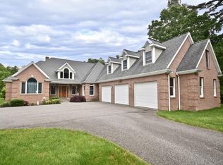 91 Paradise Ln, Rochester, MA 02770