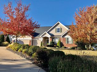 587 Oakwood Dr, Fenton, MO 63026