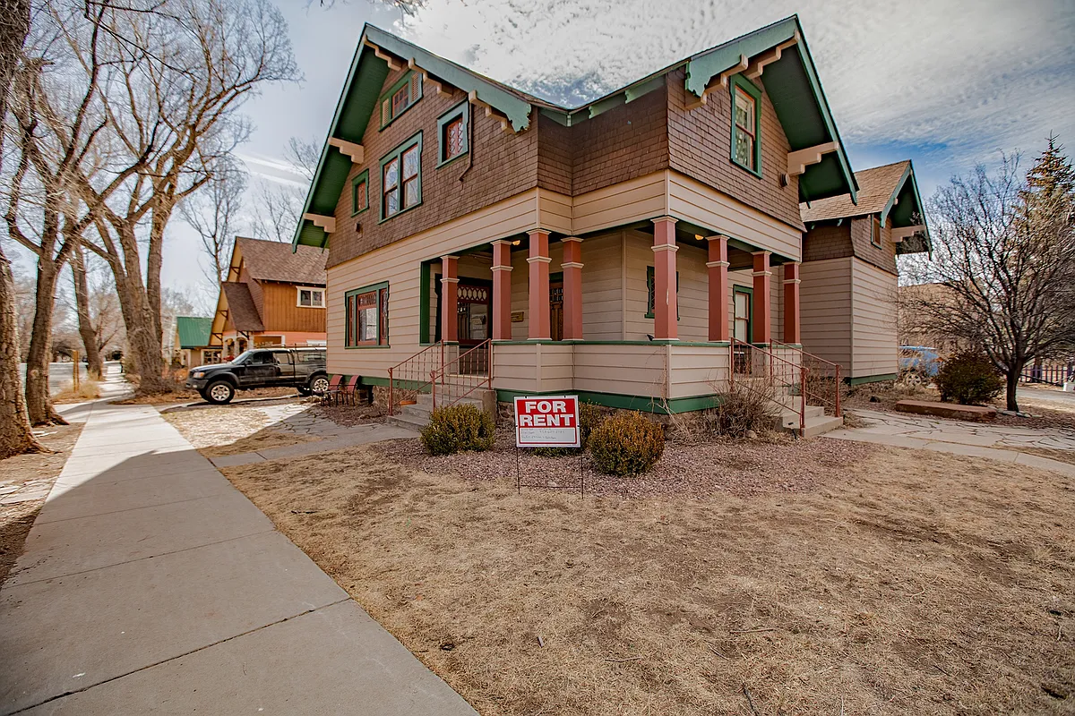 Building Photo - 621 W Cherry Ave #C
