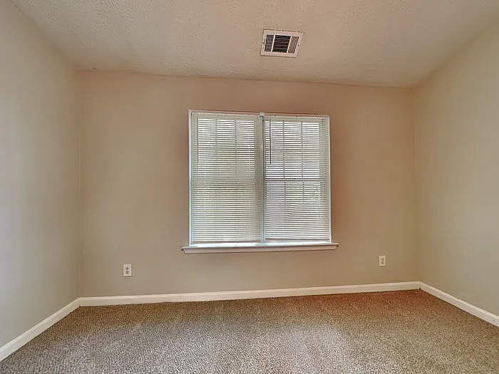 504 Edgewater Way — Photo 7
