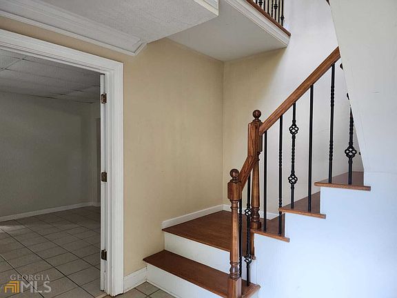 5th image of 2035 Debra Ln