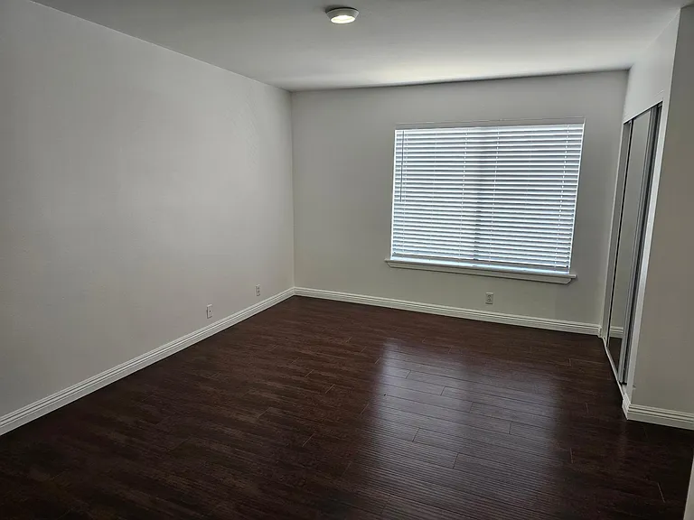 2121 Beloit Ave #312 — Photo 33