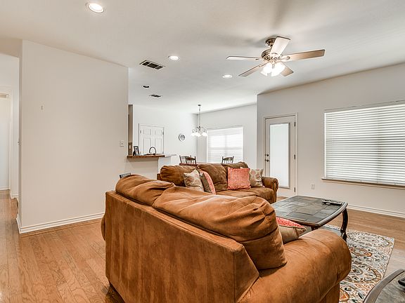 5th image of 903 Hollow Trail Ct