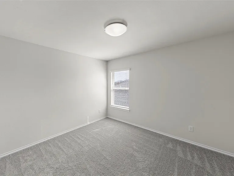 2112 Sesaro Dr — Photo 9