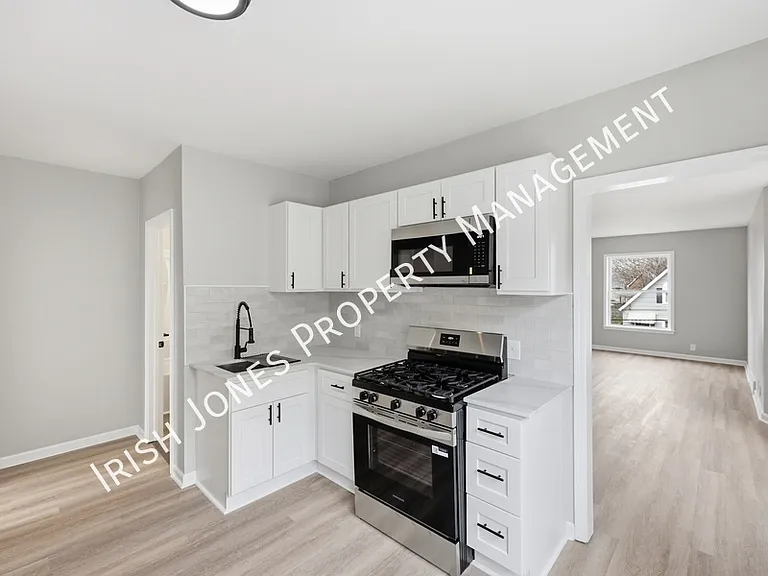61 Princeton Pl #2 — Photo 6
